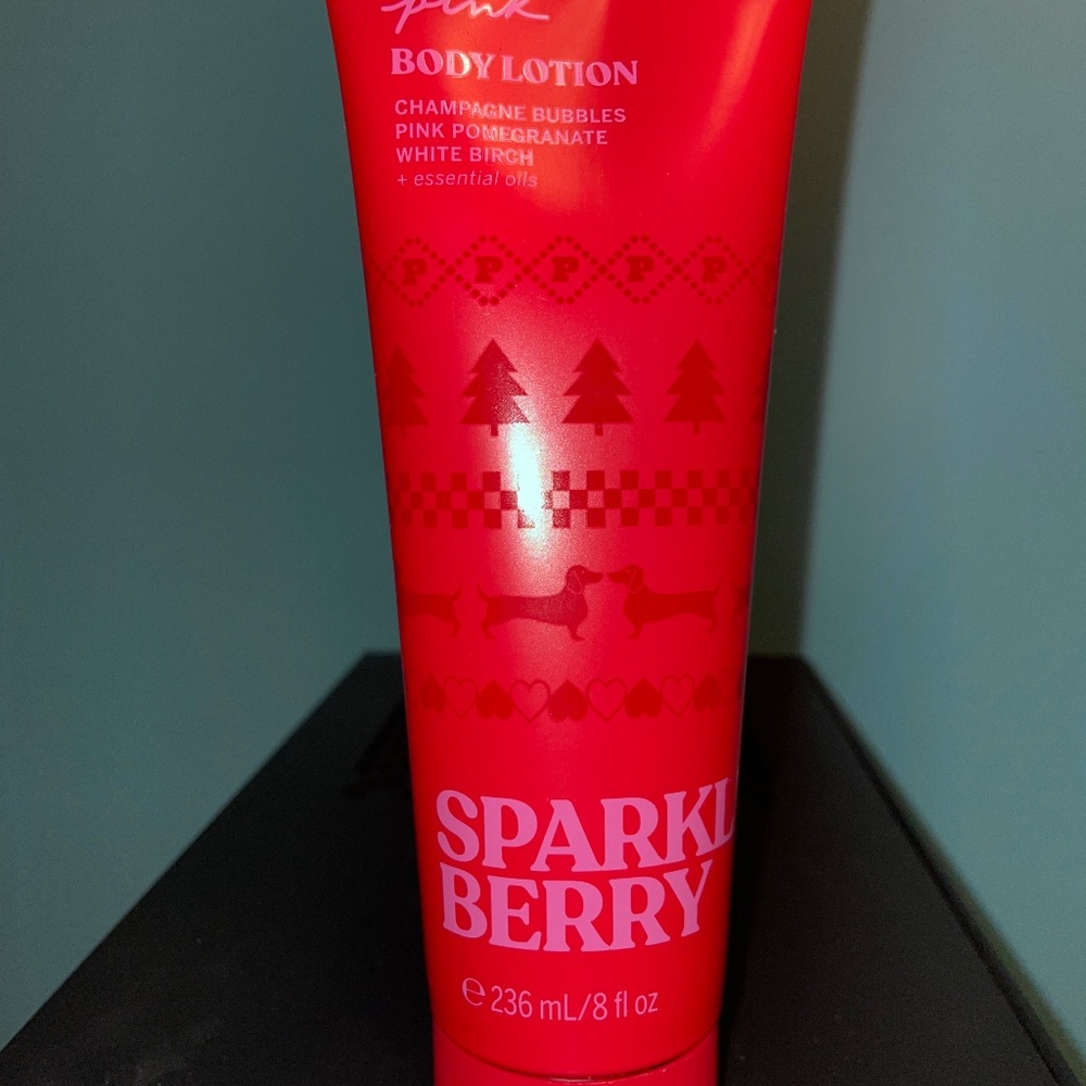 SPARKLE BERRY Victoria's Secret PINK Body Lotion